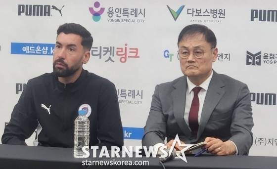 포르투갈 출신 골키퍼 노보(왼쪽)와 최윤겸 용인FC 초대 감독. /사진=박건도 기자