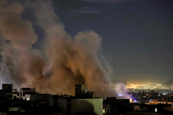 연기 피어오르는 이란 테헤란. 연합뉴스