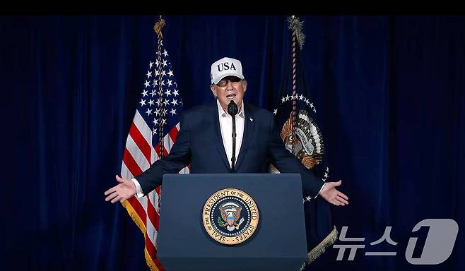 도널드 트럼프 미국 대통령이 지난달 28일(현지시간) 이란에 대한 공격 개시를 공식화했다. 트럼프 대통령은 이날 소셜미디어(SNS) 트루스소셜에 올린 8분짜리 영상을 통해 "조금 전 이란 내 중대 전투를 시작했다＂며 미국의 이란 공격 사실을 확인했다. 또한 트럼프 대통령은 이날 자신의 소셜미디어 트루스소셜을 통해 ＂역사상 가장 사악한 인물 중 한 명인 하메네이가 죽었다＂라고 밝혔다. (트럼프소셜미디어X 캡쳐, 재판매 및 DB금지)2026.3.1 ⓒ 뉴스1