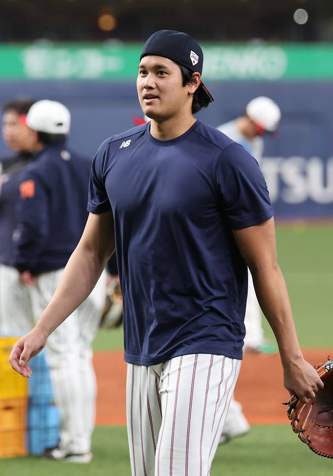 훈련 마친 오타니

    (오사카=연합뉴스) 임화영 기자 = 월드베이스볼클래식(WBC) 출전을 앞둔 일본 야구 대표팀 오타니 쇼헤이가 1일 일본 오사카 교세라돔에서 훈련을 마친 뒤 퇴장하고 있다. 2026.3.1

    hwayoung7@yna.co.kr

(끝)





<저작권자(c) 연합뉴스, 무단 전재-재배포, AI 학습 및 활용 금지>