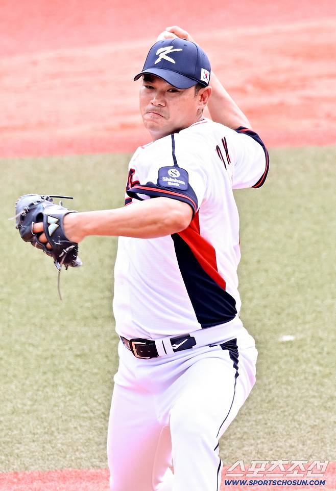 24일 일본 오키나와 가데나 구장에서 열린 야구 대표팀과 KIA 타이거즈의 평가전. 노경은이 역투하고 있다. 오키나와(일본)=박재만 기자 pjm@sportschosun.com/2026.02.24/