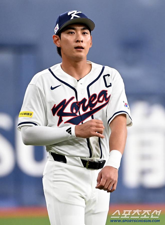 2일 일본 오사카 교세라돔에서 열린 WBC(월드베이스볼클래식) 한국 대표팀과 한신 타이거즈의 경기, 이정후가 워밍업을 하고 있다. 오사카(일본)=허상욱 기자wook@sportschosun.com/2026.03.02/