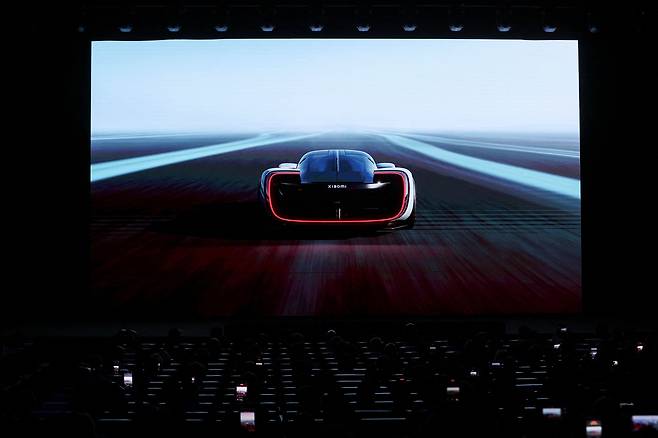 지난 28일 스페인 바르셀로나에서 열린 샤오미 글로벌 런칭 이벤트에서 소개된 샤오미의 하이퍼카 이미지/로이터 연합뉴스