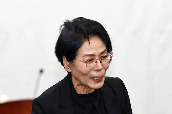 최민희 더불어민주당 의원이 29일 오후 서울 여의도 국회에서 열린 의원총회에 참석하고 있다. 2026.01.29.[서울=뉴시스]