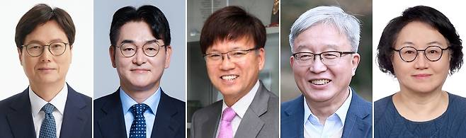 청와대는 2일 이재명 대통령이 규제합리화위원회 부위원장에 남궁범 에스원 고문, 규제합리화위원회 부위원장에 박용진 전 의원, 규제합리화위원회 부위원장에 이병태 카이스트 명예교수, 기본사회위원회 부위원장에 강남훈 한신대 명예교수, 국가생명윤리심의위원회 위원장에 김옥주 서울대 주임교수를 위촉했다고 밝혔다. 청와대 제공