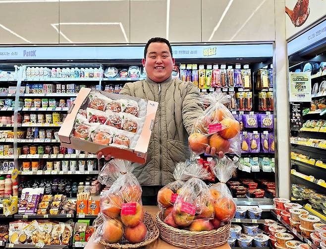 CU 3월 ‘이달의 과일’ 사과. CU 제공