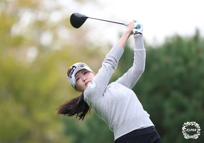 2018년 조아연 - 2018년 2승을 올린 조아연은 메이저 대회를 포함해 3승을 따낸 임희정을 제치고 신인왕에 올랐다. 조아연은 25개 대회에서 포인트를 땄고 임희정은 20개 대회에서만 포인트를 획득했다. KLPGA 제공