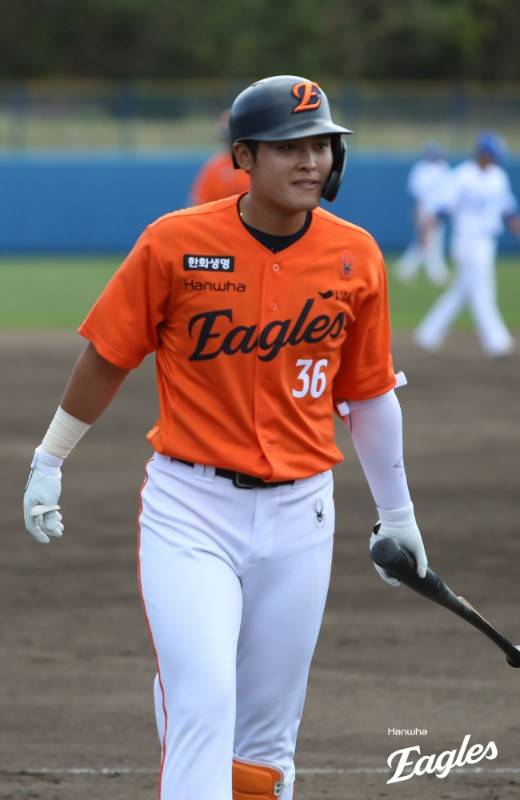 ▲ 포수에서 올해 외야수로 전향한 한지윤은 1차 캠프 때부터 좋은 타격 그림을 보여주며 2차 캠프 연습경기에서도 꾸준한 기회를 얻어가고 있다 ⓒ한화이글스