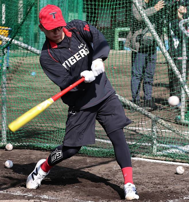 ▲ 승리의 쐐기를 박는 홈런포를 터뜨린 윤도현 ⓒKIA타이거즈