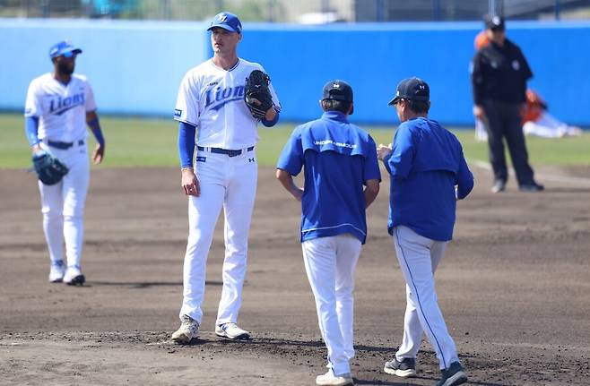 ▲ 팔꿈치 수술이 결정돼 단 한 경기도 출전하지 못하고 한국을 떠나게 된 맷 매닝 ⓒ삼성 라이온즈