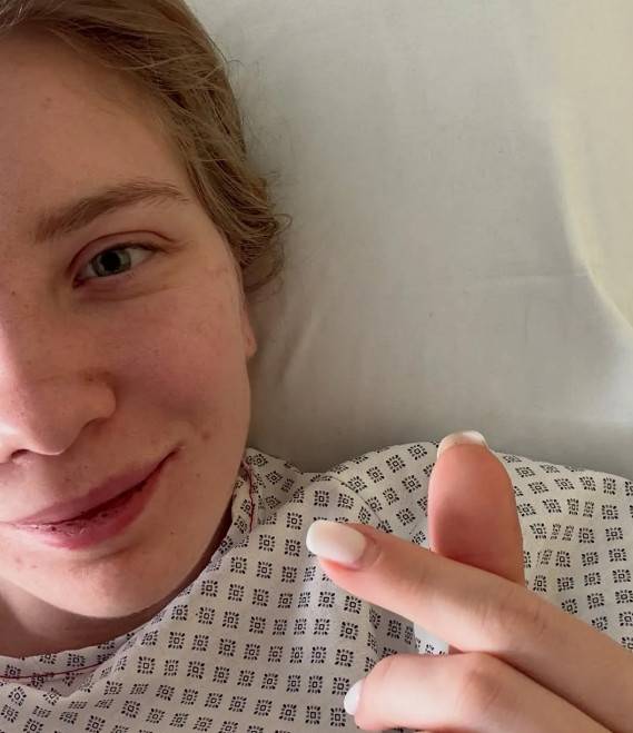 카밀라 셀리에르가 수술 후 근황을 공개했다. /사진=더선 갈무리