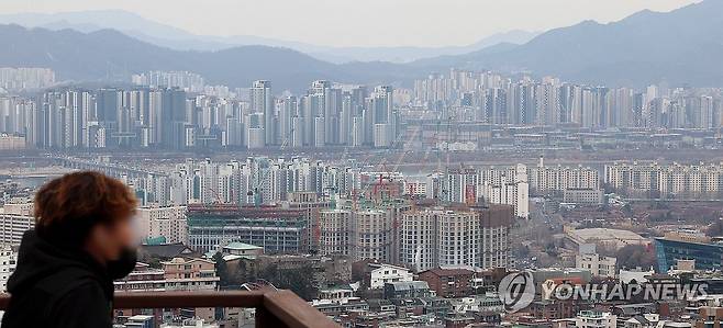 서울 남산 전망대에서 바라본 시내 아파트 단지 [연합뉴스 자료사진]