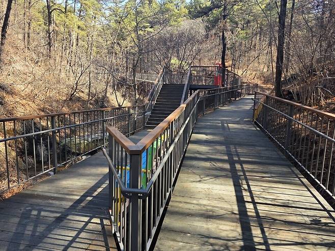 ▲ 3일 인천 남동구 만수산 일원에 5.141km의 무장애나눔길 마련됐다.