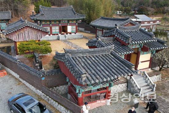 ▲ 영화 '왕과 사는 남자'의 흥행이 이어지는 가운데 단종의 충신 엄흥도를 기리는 원강서원에 관광객들의 발길이 이어지고 있다.