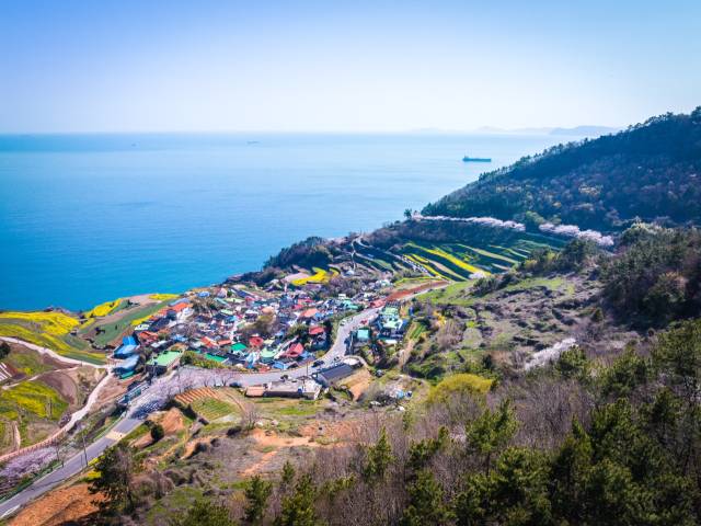 경남 남해군 대표 관광지 ‘다랭이마을’ 전경. 남해군 제공