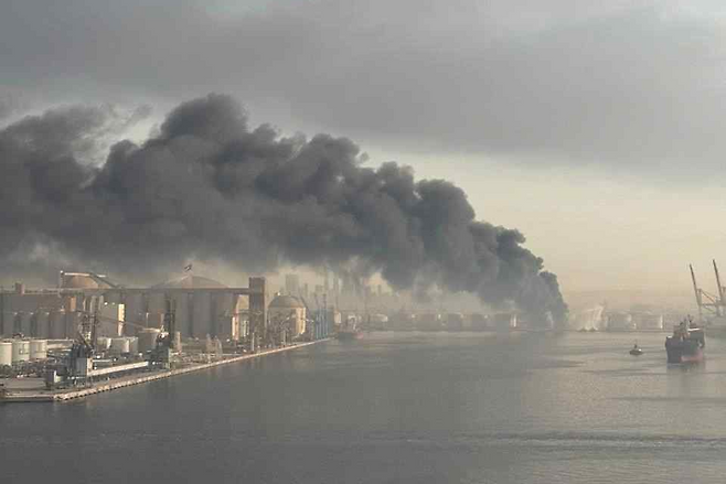 전국해상선원노동조합연맹 소속 선원이 촬영한 호르무즈 인접 아랍에미리트 샤르자항. [사진=전국해상선원노동조합연맹]