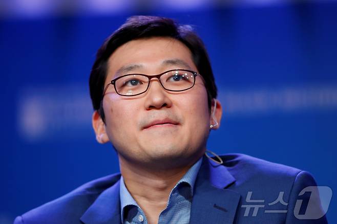 지난 2019년 4월 미국 캘리포니아주 베버리힐스 밀켄 연구소에서 열린 제22회 연례 글로벌 컨퍼런스에서 연설하는 김범석 쿠팡 의장. ⓒ 로이터=뉴스1