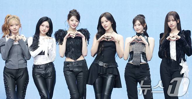 그룹 아이브(IVE)의 레이(왼쪽부터)와 가을, 장원영, 안유진, 이서, 리즈 ⓒ 뉴스1