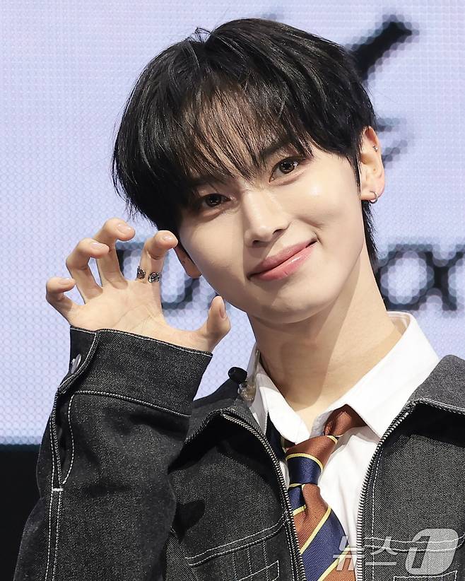 TUNEXX(튜넥스) 인후가 3일 서울 광진구 예스24라이브홀에서 가진 첫 번째 미니앨범 ‘SET BY US ONLY(셋 바이 어스 온리)’ 쇼케이스에서 포즈를 취하고 있다. 2026.3.3 ⓒ 뉴스1 권현진 기자