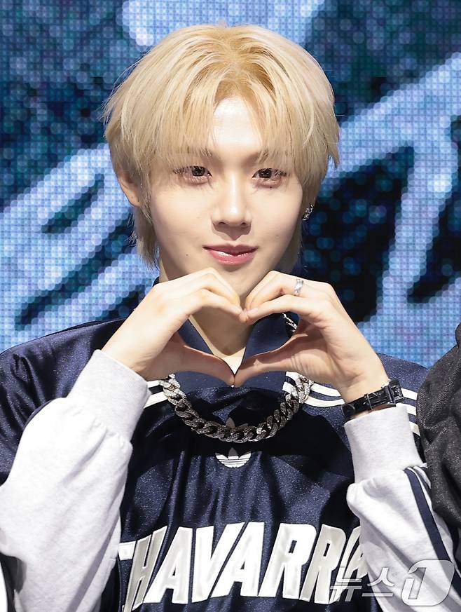 TUNEXX(튜넥스) 시환이 3일 서울 광진구 예스24라이브홀에서 가진 첫 번째 미니앨범 ‘SET BY US ONLY(셋 바이 어스 온리)’ 쇼케이스에서 포즈를 취하고 있다. 2026.3.3 ⓒ 뉴스1 권현진 기자