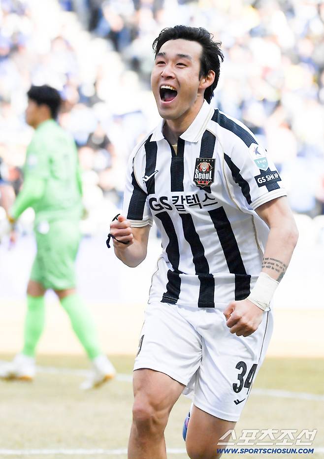 K리그1 인천 유나이티드와 FC서울의 경기가 28일 인천축구전용구장에서 열렸다. 후반 서울 송민규가 선취골을 넣은 뒤 환호하고 있다. 인천=박재만 기자pjm@sportschosun.com/2026.02.28/