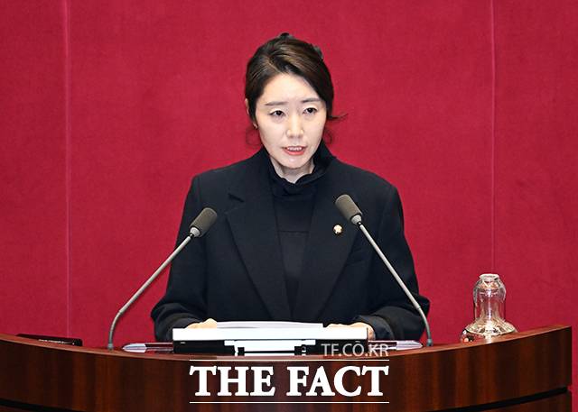 공천헌금 1억원 의혹의 핵심 인물 강선우 무소속 의원과 김경 전 서울시의원이 구속 기로에 섰다. /배정한 기자