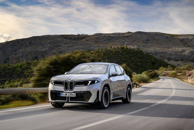 넥센타이어가 신형 BMW iX3에 신차용(OE) 타이어로 '엔페라 스포츠(N'FERA SPORT)'를 공급한다. BMW iX3. /BMW그룹