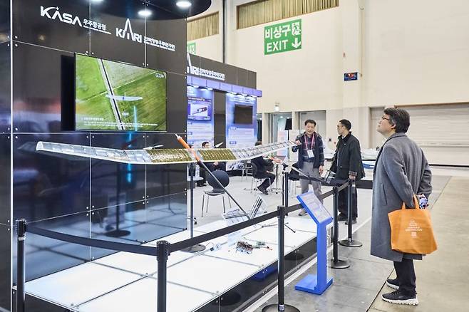 한국항공우주연구원의 성층권 탐사 드론 모습. 성층권까지 이동해 재난상황을 점검할 수 있다. 벡스코 제공