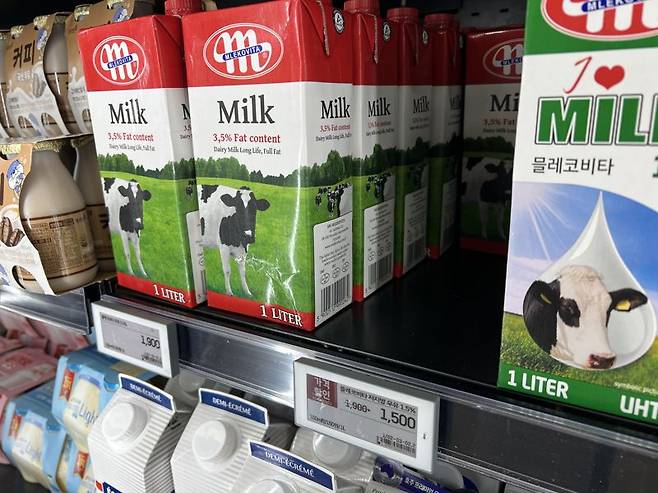 지난 2일 롯데마트 제타플렉스 서울역점 매대에 수입산 멸균 우유가 판매 중이다. 사진=박경호 기자