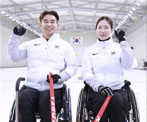 휠체어컬링 믹스더블 이용석-백혜진. 대한장애인체육회 제공