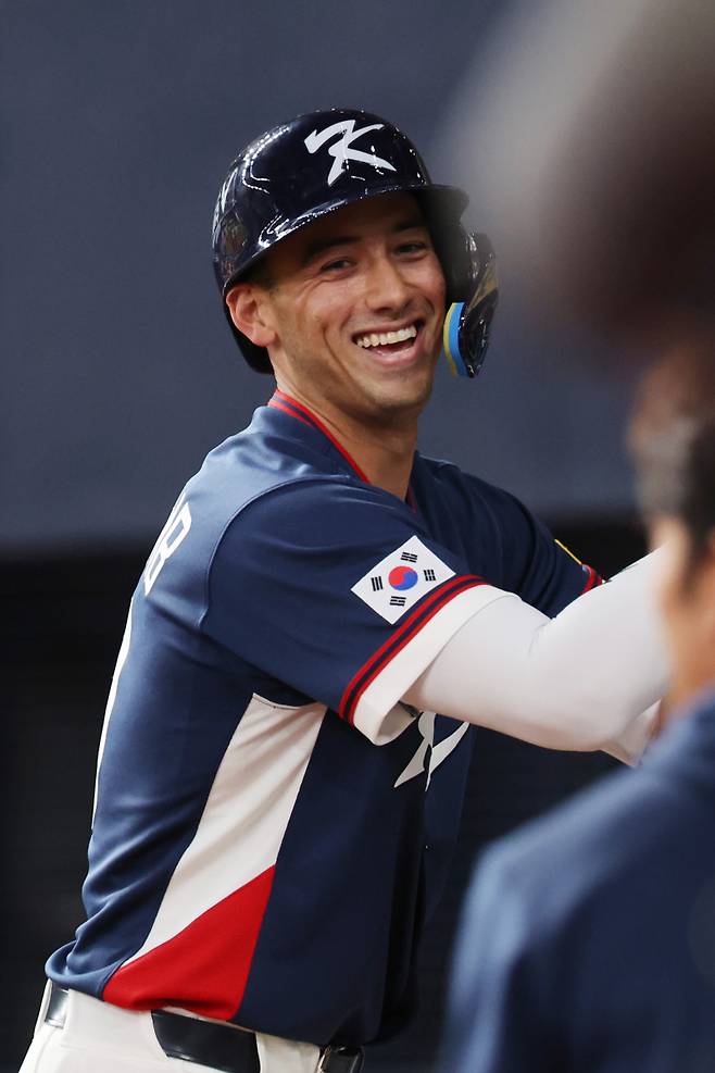 <yonhap photo-4369="">3일 일본 오사카 교세라돔에서 열린 월드베이스볼클래식(WBC) 평가전 한국 대표팀과 일본 프로야구 오릭스 버팔로스와의 경기. 5회초 1사 한국 셰이 위트컴이 솔로홈런을 친 뒤 자축하고 있다. 2026.3.3 [연합뉴스]</yonhap>