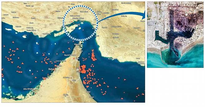 불타는 호르무즈 해협 발묶인 선박들로 빼곡
3일 오후 선박 운항 정보를 추적하는 웹사이트 '마린 트래픽'에 따르면 호르무즈해협이 마치 '진공 상태'처럼 비어 있다. 반대로 해협 주변은 진입하지 못하고 대기하고 있는 선박(바다 위 붉은 점)과 이동하는 선박(바다 위 붉은 화살표)으로 가득 차 있다. 오른쪽 작은 사진은 호르무즈해협에 위치한 이란의 반다르아바스 항구(파란 점선)가 미군의 공습을 받고 연기로 뒤덮인 모습. AFP연합뉴스·플래닛 랩스 PBC
