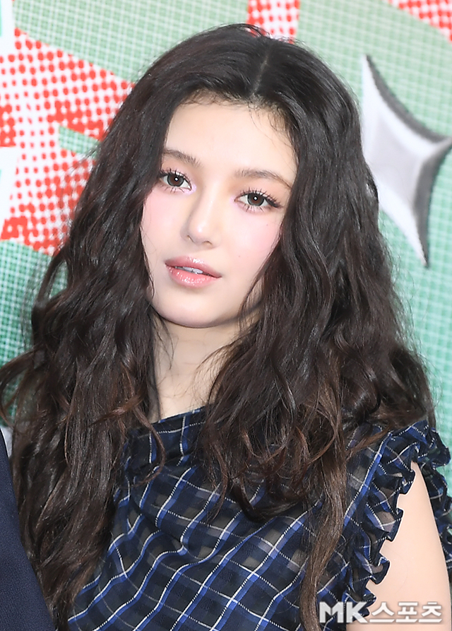 K팝 팬덤의 유료 소통 플랫폼이 소속사와 아티스트의 법적 분쟁 앞에서 씁쓸한 한계를 드러냈다. 사진=천정환 기자