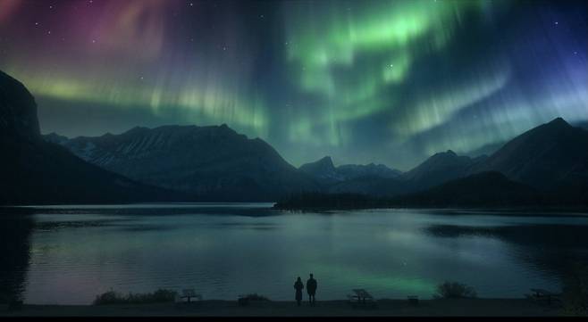 ‘이 사랑 통역이 되나요’ 촬영지인 캘거리와 로키자락에서도 오로라가 관측돼 제작진들이 촬영에 성공하는 행운을 얻었다. 어퍼카나나스키스 호수.