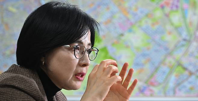 임기 내내 ’인구 50만 시대‘를 대비해왔다는 이수희 서울 강동구청장은 “출산·양육·교육정책에 집중했다”고 밝혔다. 임세준 기자