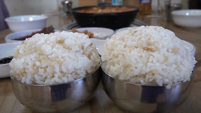 식당에서 제공된 공깃밥.[유튜브 맛있겠다 yummy 채널 갈무리]