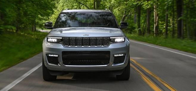 ‘지프 그랜드 체로키 L’ 주행 모습. (사진=스텔란티스코리아) *재판매 및 DB 금지