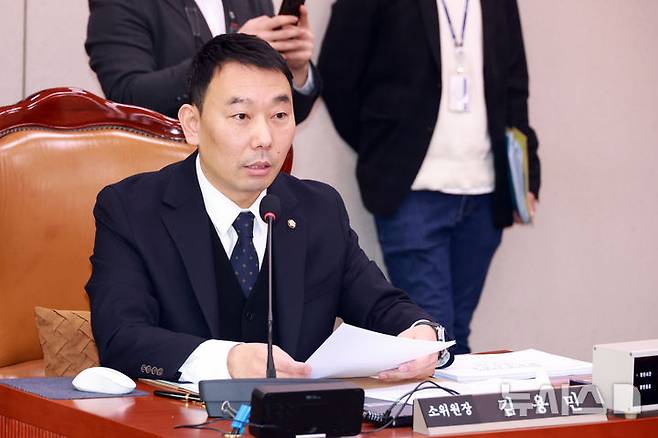 [서울=뉴시스] 고승민 기자 = 20일 서울 여의도 국회에서 열린 법제사법위원회 제5차 법안심사제1소위원회에서 김용민 소위원장이 회의를 주재하고 있다. 2026.02.20. kkssmm99@newsis.com