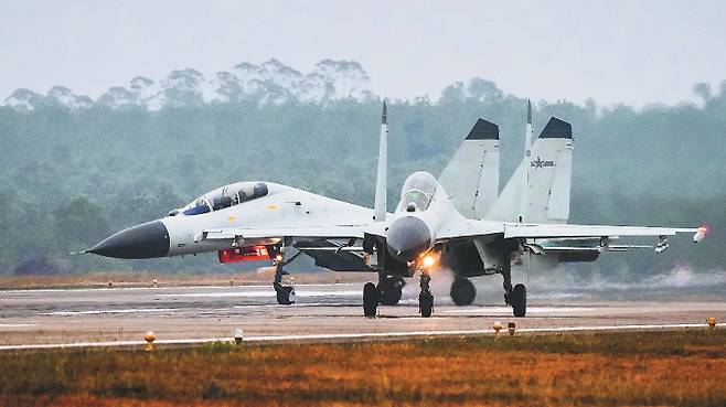 최근 중국 공군 모 부대에서 실시한 비행 훈련 모습. 중국 국방부 홈페이지 캡처