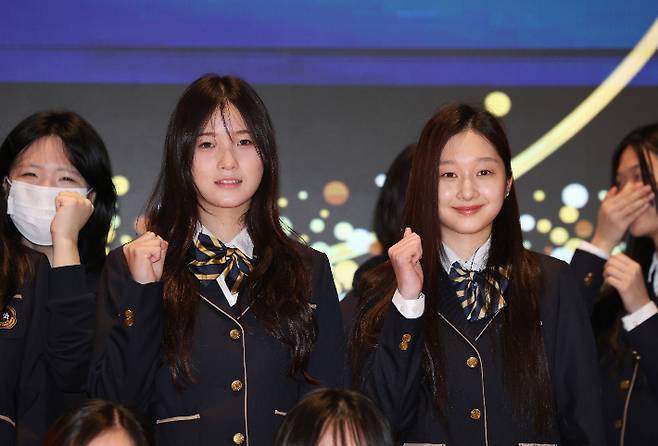 학교로 돌아간 최가온과 신지아. 연합뉴스