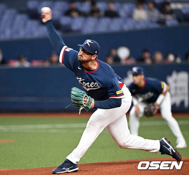 [OSEN=오사카(일본), 손용호 기자] 3일 일본 오사카 교세라돔에서 월드베이스볼클래식(WBC) 공식 연습 경기 한국 야구 대표팀과 오릭스 버팔로스의 경기가 열렸다. 1회말 무사에서 한국 선발투수 데인 더닝이 역투하고 있다. 2026.03.03 /spjj@osen.co.kr