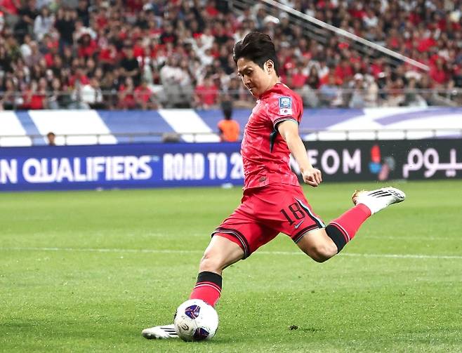 추가골 넣은 이강인 - 10일 서울월드컵경기장에서 열린 2026 북중미 월드컵 아시아 3차 예선 최종전 한국과 쿠웨이트의 경기. 이강인이 추가골을 넣고 있다. 2025.6.10 연합뉴스