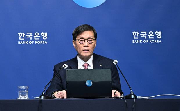이창용 한국은행 총재가 2월 26일 서울 중구 한국은행 본관에서 열린 기자간담회에서 발언하고 있다. 사진공동취재단