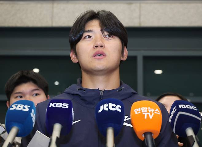 WBC 대표팀 내야수 김도영이 2일 교세라돔 오사카에서 열린 한신과 평가전서 홈런 포함 3타수 2안타를 쳐내 기대를 키웠다. 뉴시스