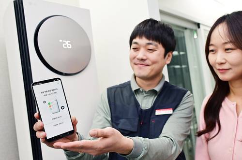 LG전자의 에어컨 사전점검 서비스는 전문 엔지니어가 직접  에어컨의 냉방 성능, 냉매 상태, 전원 및 배선 연결, 필터 및 배수 호스 위생 상태 등을 AI 기술을 활용해  점검한다.