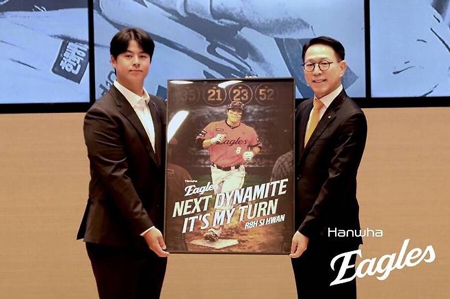 ▲ 한화와 노시환의 11년 총액 307억 원 계약은 리그를 경악에 빠뜨렸다 ⓒ한화 이글스