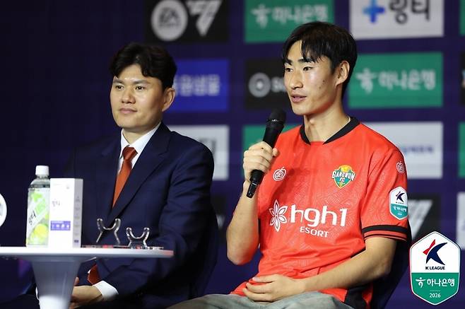 ▲ 지난 7월 동아시안컵에서 A매치 데뷔전을 치른 서민우는 11월 가나전에서도 후반에 투입되면서 홍명보호 입지를 넓혀나가고 있다. ⓒ한국프로축구연맹