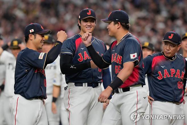 3일 한신과 평가전을 승리한 일본 대표팀 선수들. [AP=연합뉴스]