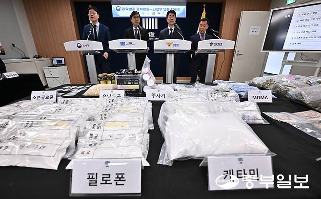 4일 오전 수원시 영통구 수원지방검찰청에서 마약범죄 정부합동수사본부(본부장 김봉현)가 출범 100일 성과 공개 브리핑을 하고 있다. 김경민기자