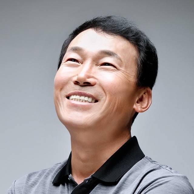 박철영 시인/사진=교보문고